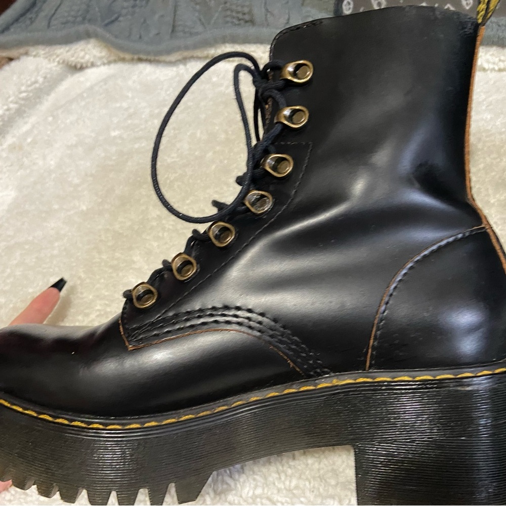 Dr martens leather platform combat boot size 8 Leona black lace up euc - Picture 2 of 10